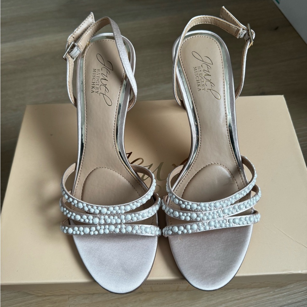 Jewel Badgley Mischka Pearl Strap Sandals - Cream